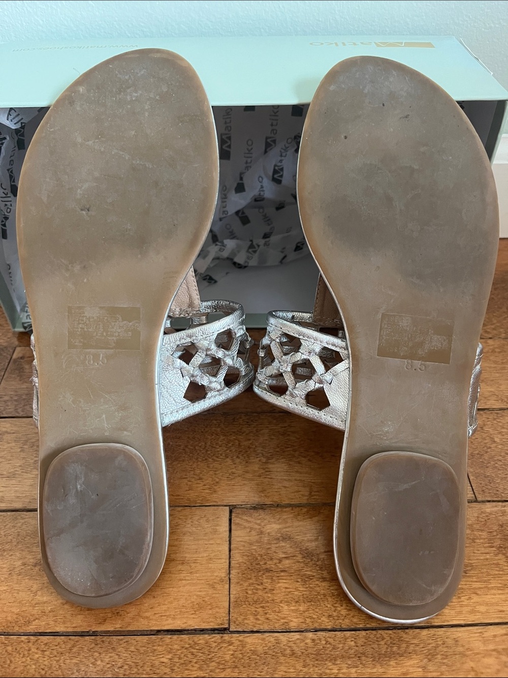 Matiko Fiona Silver Leather Woven Thong Sandals Women's Size 8.5 Boho - Picture 8 of 11
